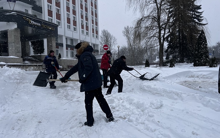 Расчищаем сугробы вместе!