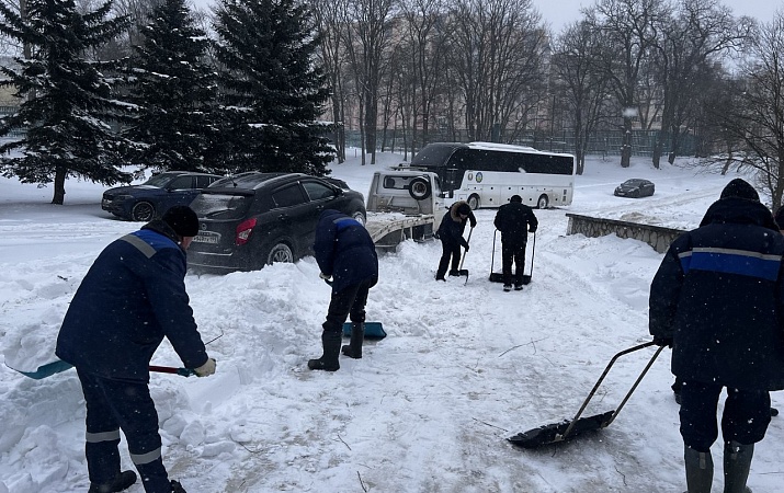 Расчищаем сугробы вместе!